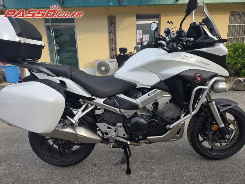 혼다 VFR800X 2017 화이트 사진 4