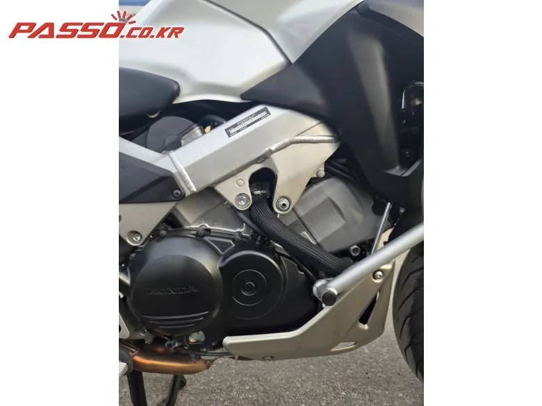 혼다 VFR800X 2017 화이트 사진 5