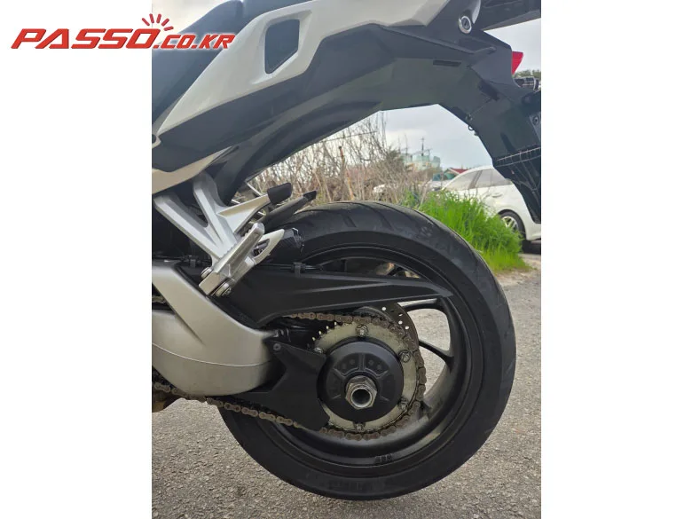 혼다 VFR800X 2017 화이트 사진 6