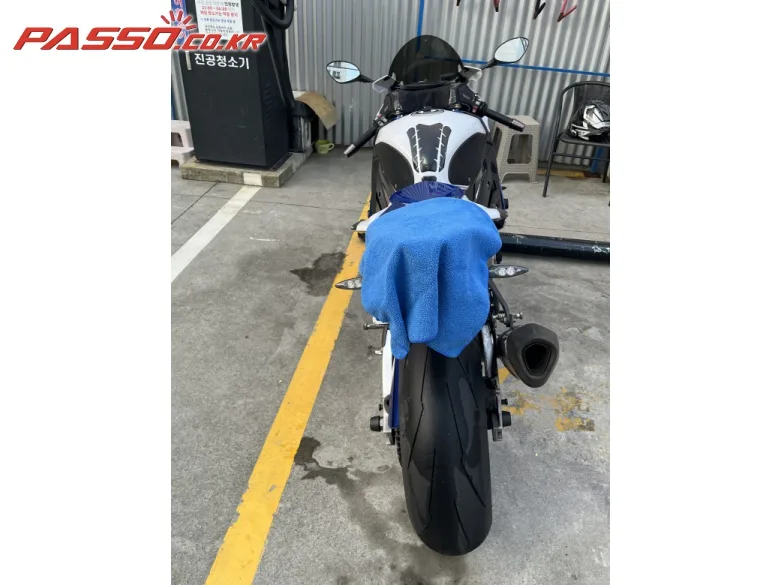 BMW HP4 컴피티션 2014 화이트 사진 3