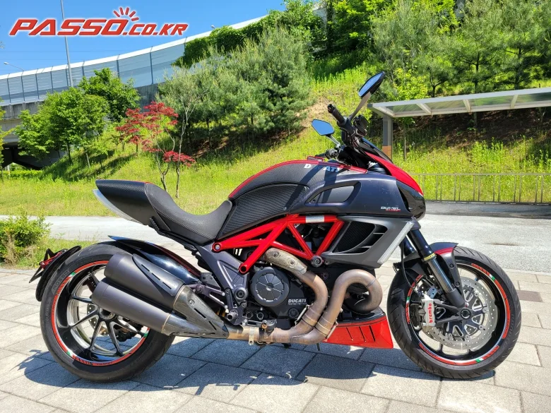두카티 디아벨 카본 2013 레드 사진 1