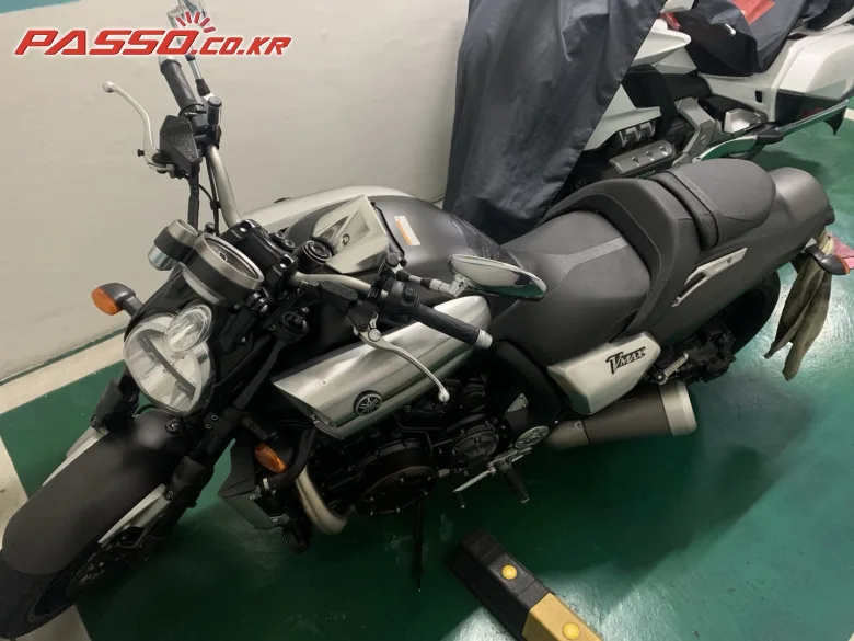야마하 V-MAX 1700 2012 실버 사진 2