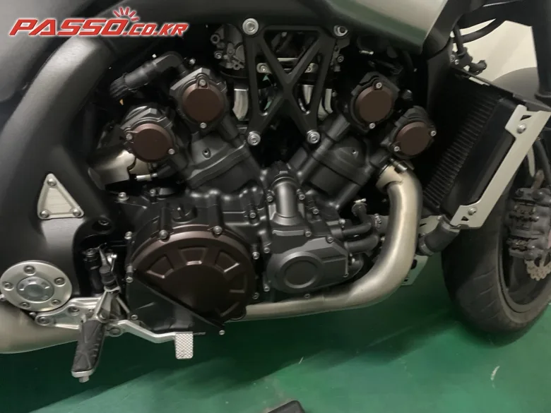 야마하 V-MAX 1700 2012 실버 사진 5