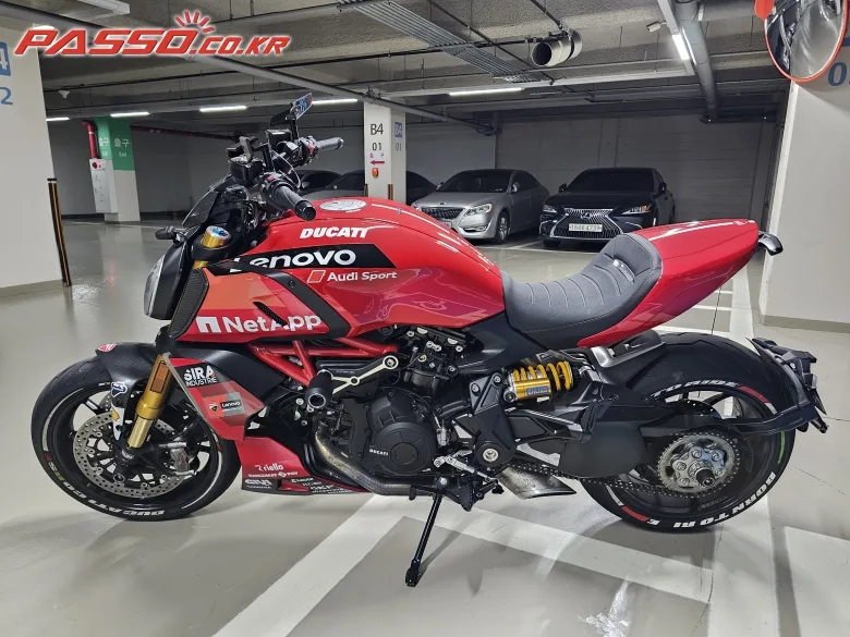 두카티 디아벨 1260S 2021 레드 사진 2