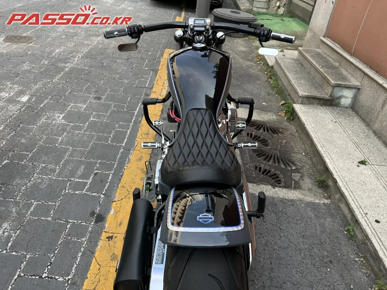 할리데이비슨 브레이크아웃 2020 블랙 사진 3