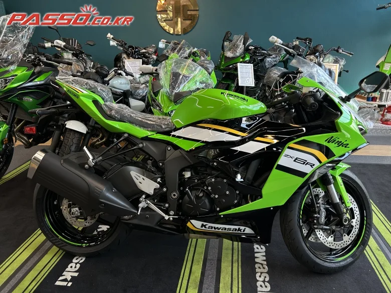 가와사키 ZX-6R 2025 그린