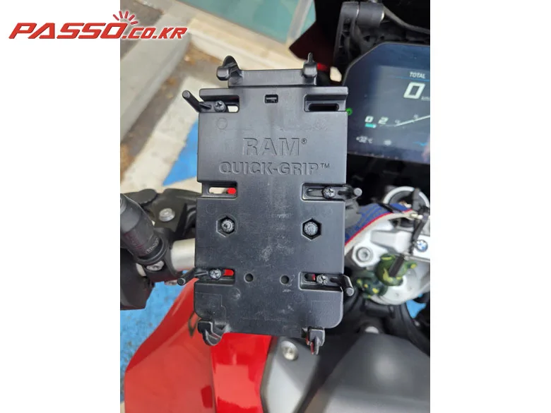 BMW F900 XR 2022 레드 사진 6