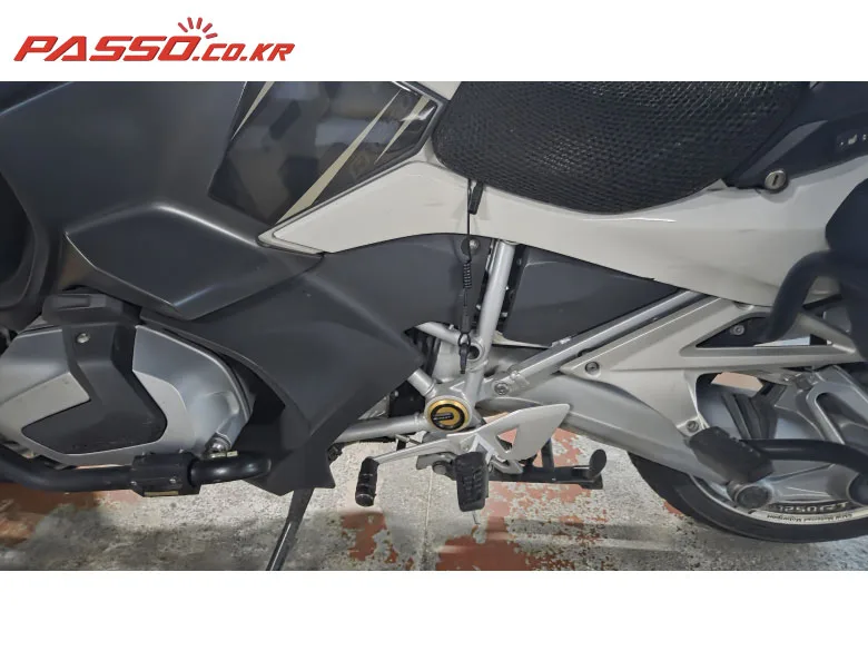 BMW R1250RT 2020 화이트 사진 5