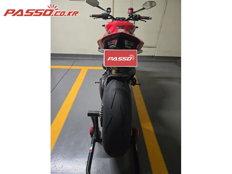 두카티 스트리트파이터 V4 S 2020 레드 사진 3