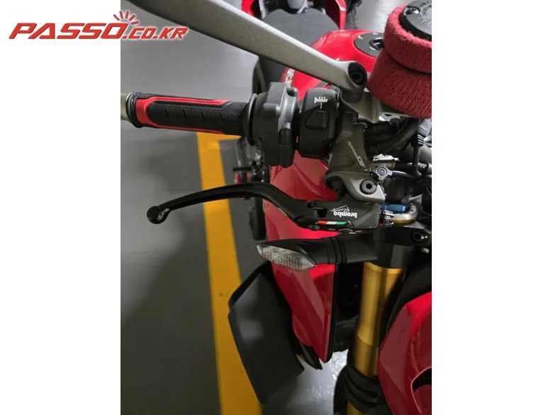 두카티 스트리트파이터 V4 S 2020 레드 사진 8