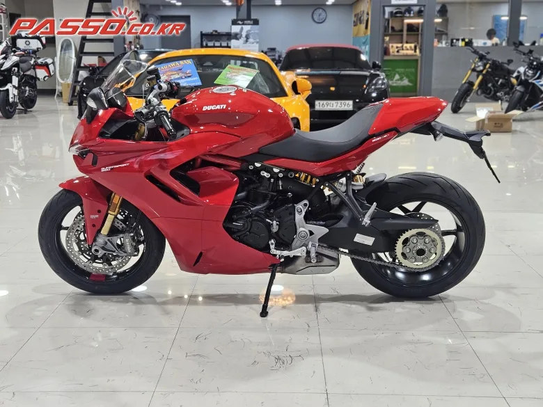 두카티 슈퍼스포츠 950 S 2024 두카티 레드 사진 2