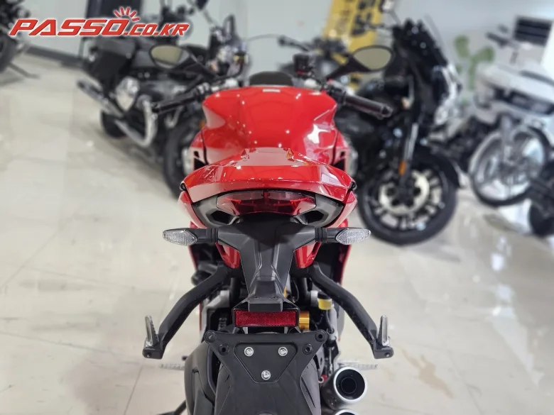 두카티 슈퍼스포츠 950 S 2024 두카티 레드 사진 3
