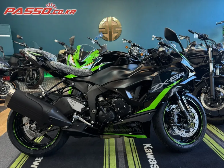 가와사키 ZX-6R 2025 블랙