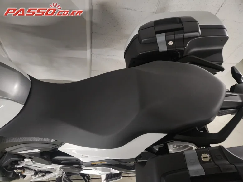 BMW F900XR 2023 화이트 사진 8