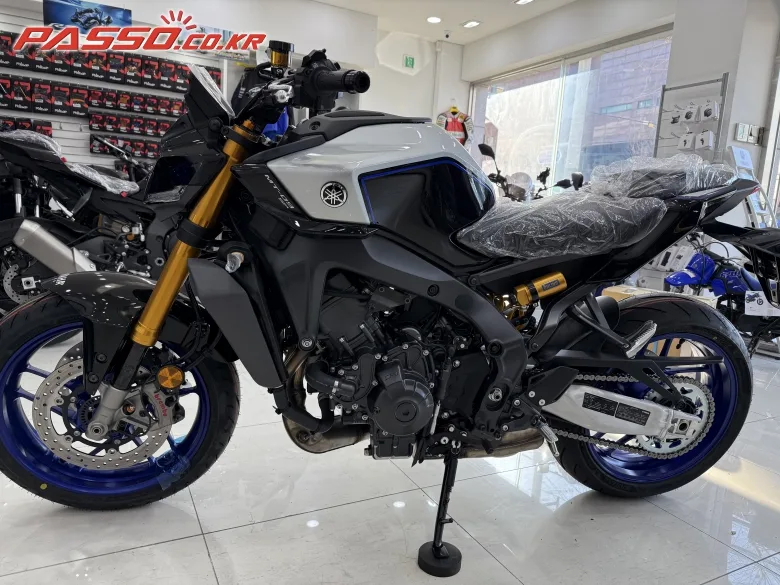 야마하 MT 09 SP 2025 화이트 사진 2