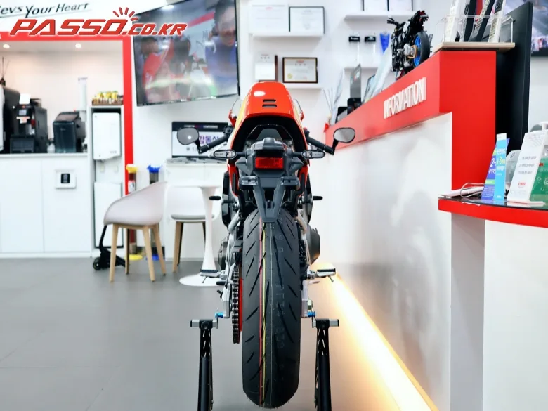 야마하 XSR900GP ABS 2024 레드 사진 3