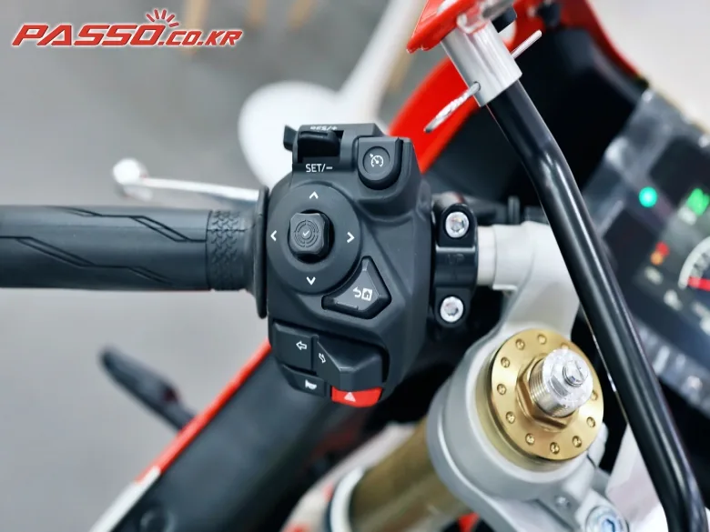 야마하 XSR900GP ABS 2024 레드 사진 4
