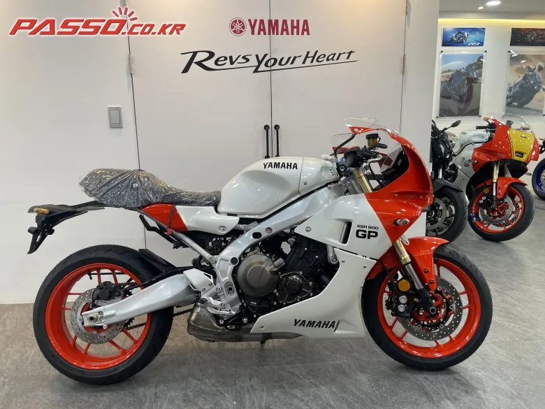 야마하 XSR900 GP 2024 실키 화이트 사진 1