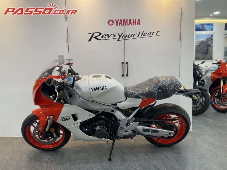 야마하 XSR900 GP 2024 실키 화이트 사진 2