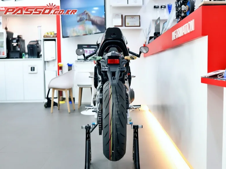 야마하 XSR900GP ABS 2024 실버 사진 3