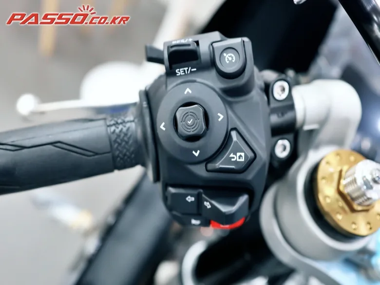 야마하 XSR900GP ABS 2024 실버 사진 4