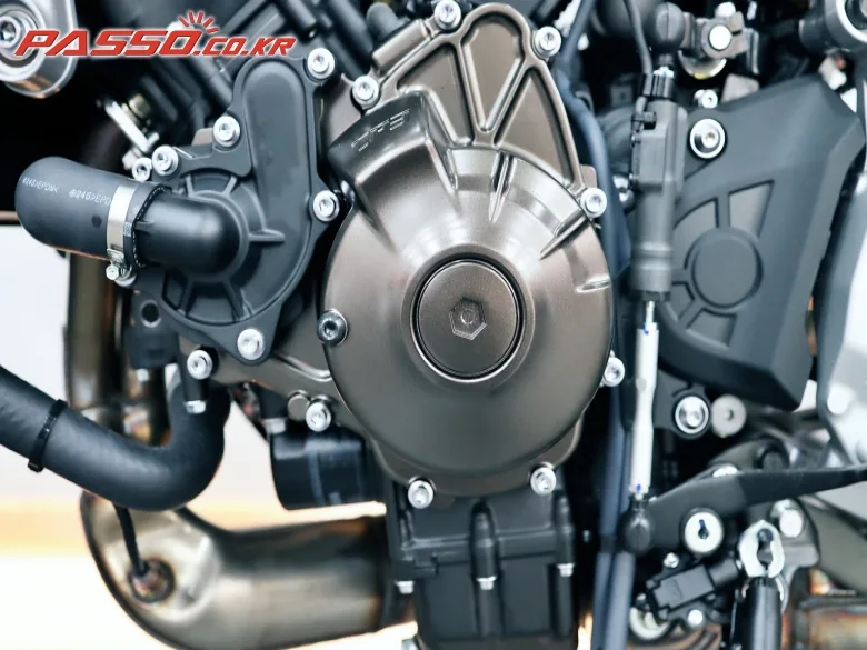 야마하 XSR900GP ABS 2024 실버 사진 5