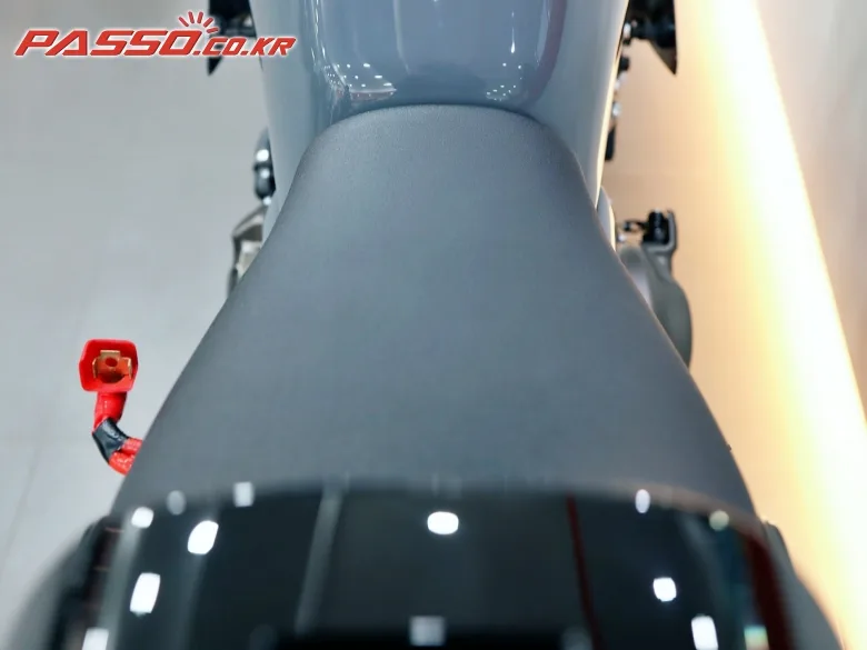 야마하 XSR900GP ABS 2024 실버 사진 8