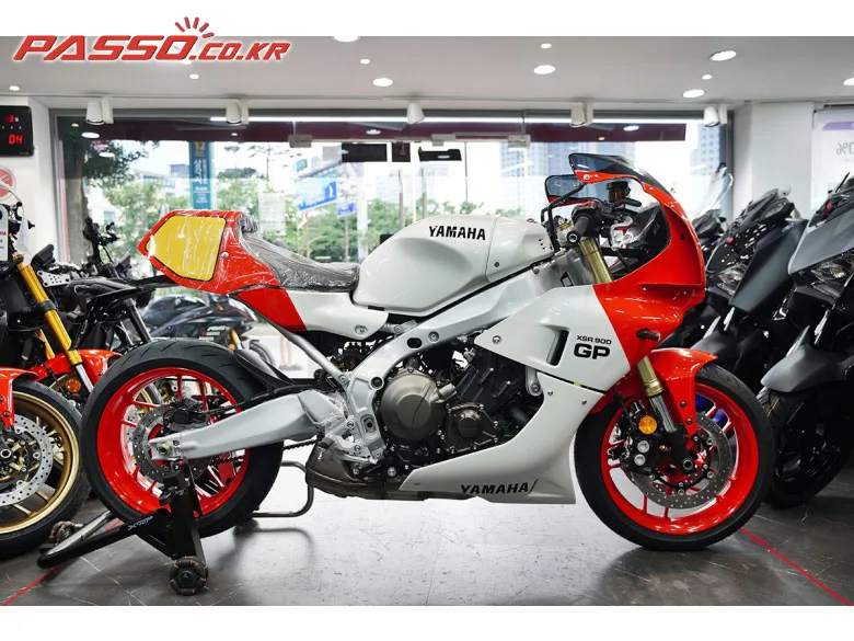 야마하 XSR 900 GP 2025 화이트 사진 1
