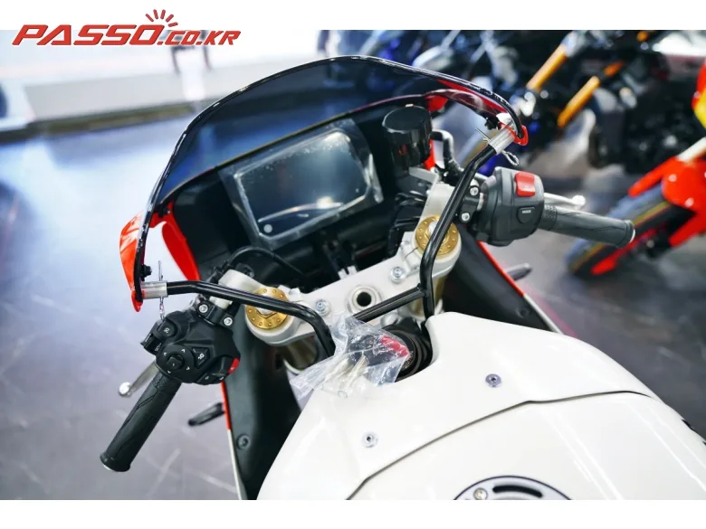 야마하 XSR 900 GP 2025 화이트 사진 4