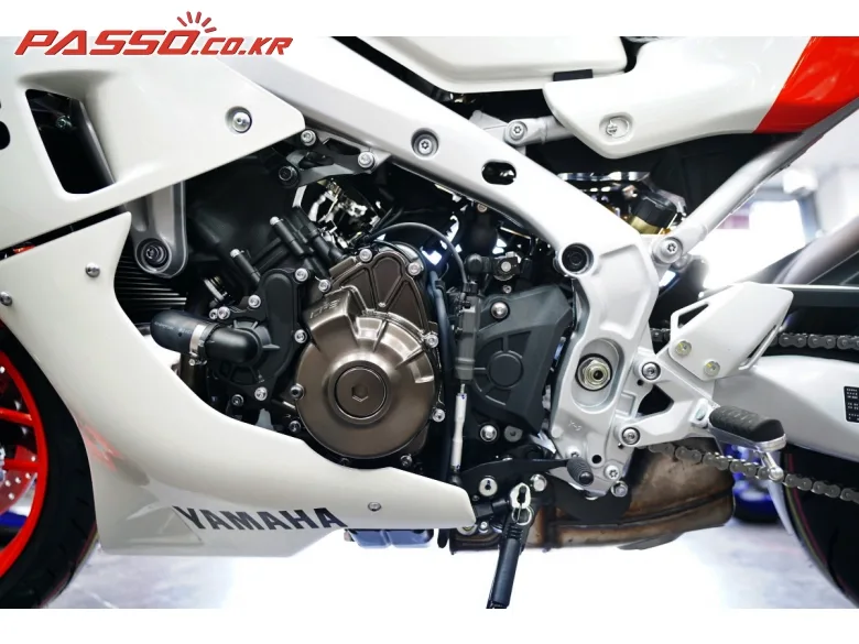 야마하 XSR 900 GP 2025 화이트 사진 5