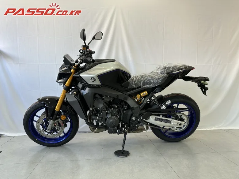 야마하 MT 09 SP 2025 화이트 사진 2