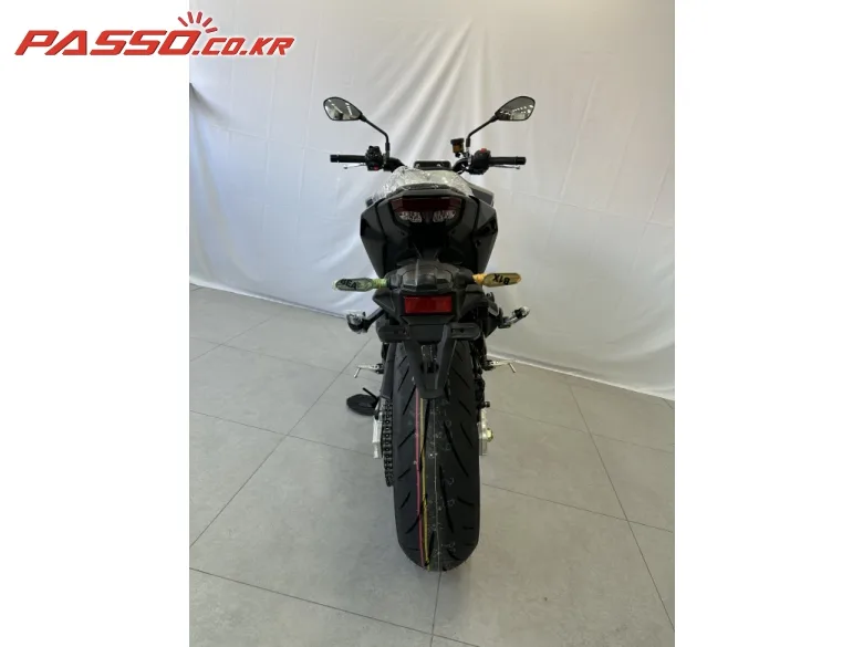 야마하 MT 09 SP 2025 화이트 사진 3