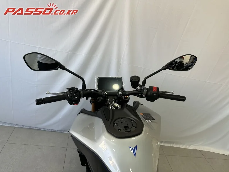 야마하 MT 09 SP 2025 화이트 사진 4