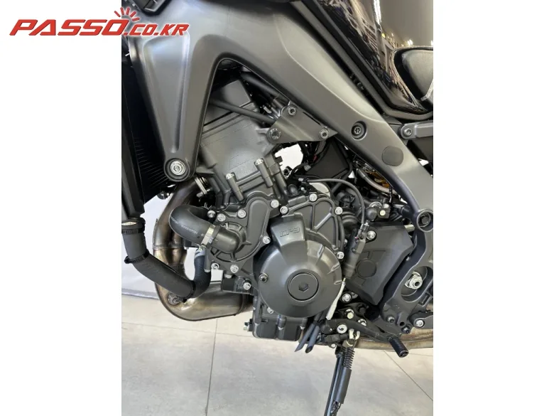 야마하 MT 09 SP 2025 화이트 사진 5