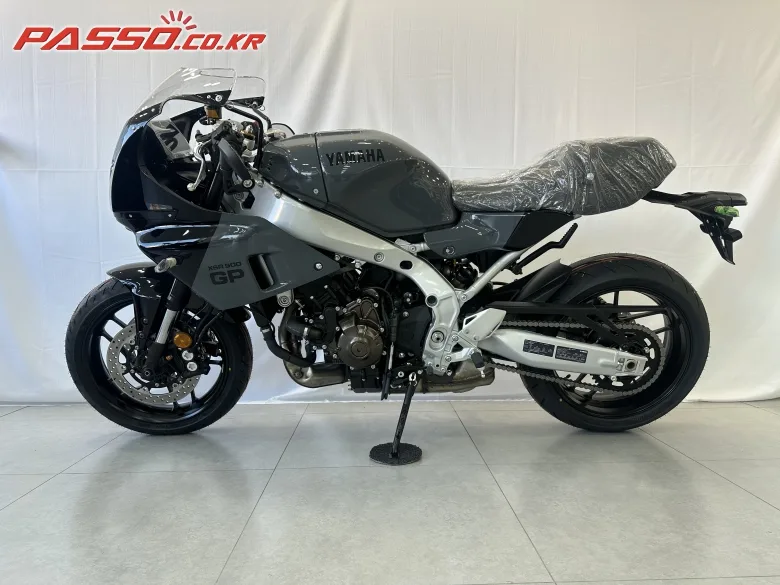 야마하 XSR 900 GP 2025 블랙 사진 2