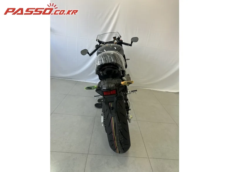 야마하 XSR 900 GP 2025 블랙 사진 3
