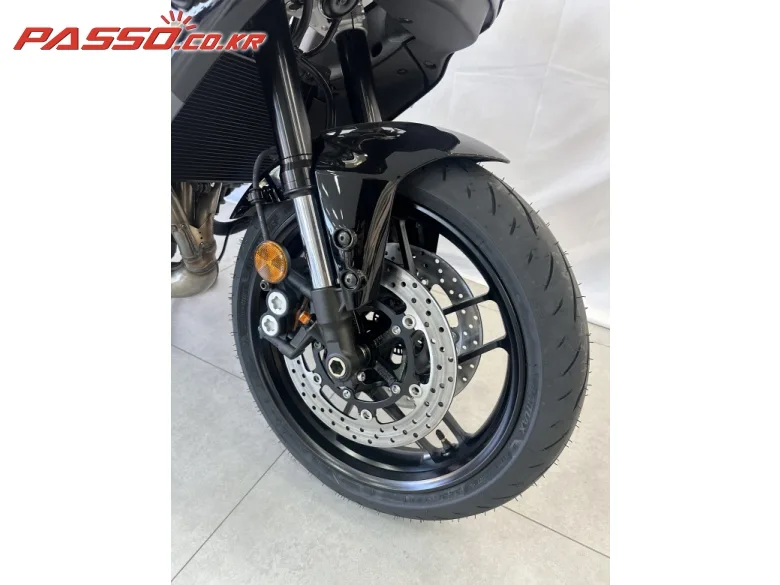 야마하 XSR 900 GP 2025 블랙 사진 6