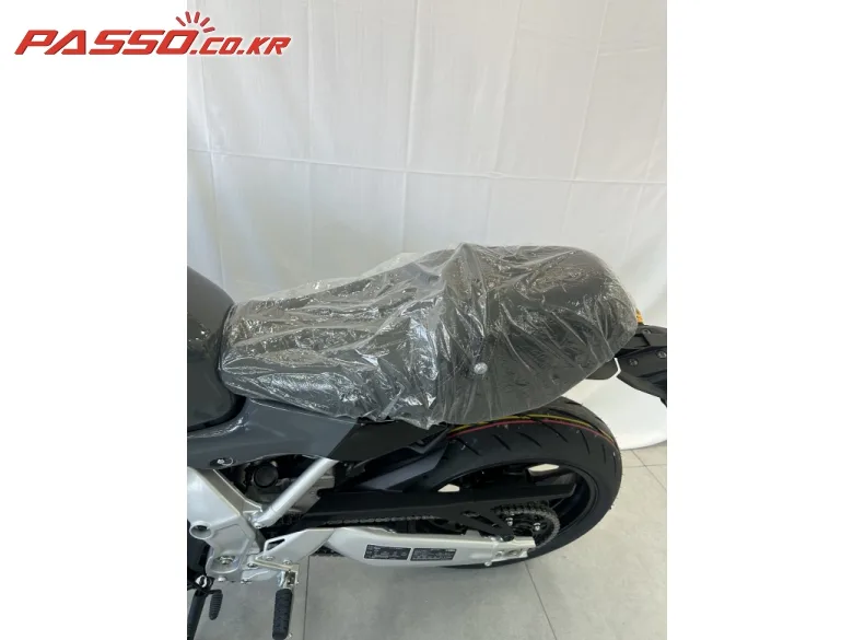 야마하 XSR 900 GP 2025 블랙 사진 8