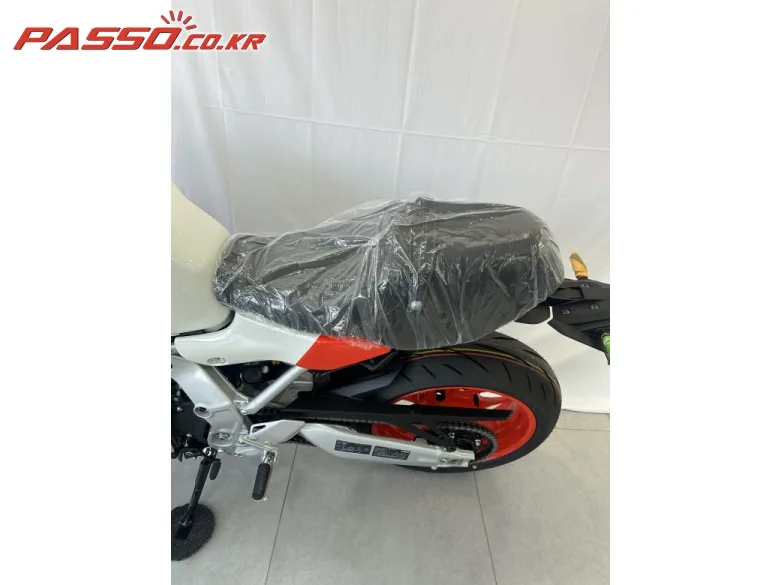 야마하 XSR 900 GP 2025 레드 사진 8