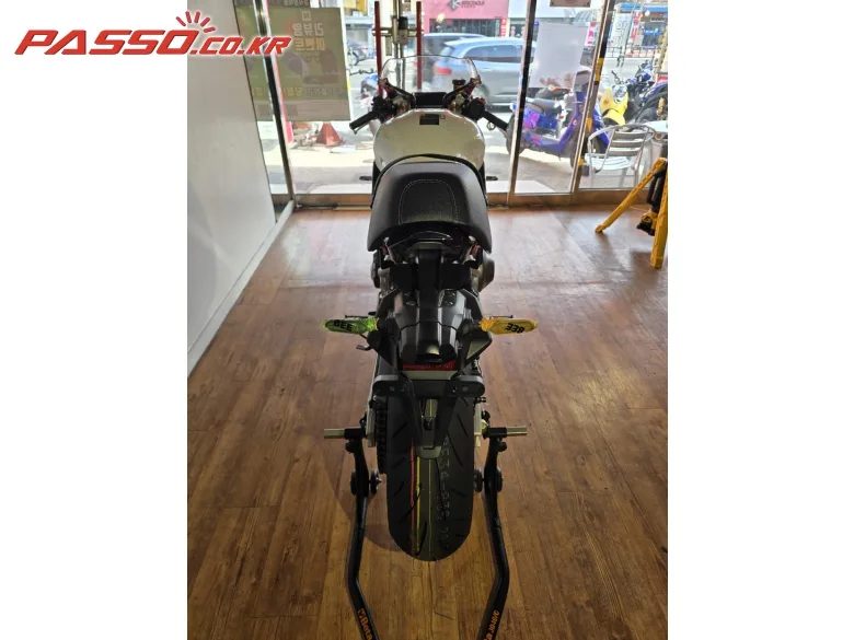 야마하 XSR900 GP 2025 레드 사진 3