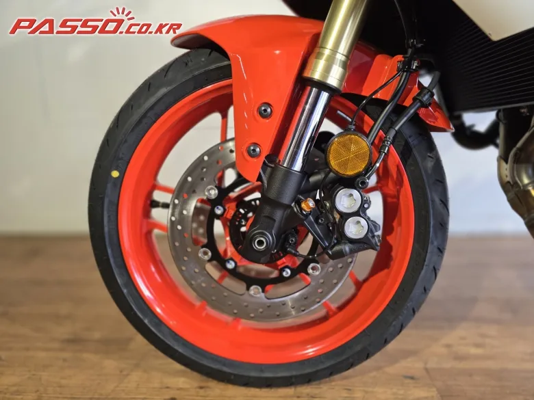 야마하 XSR900 GP 2025 레드 사진 6