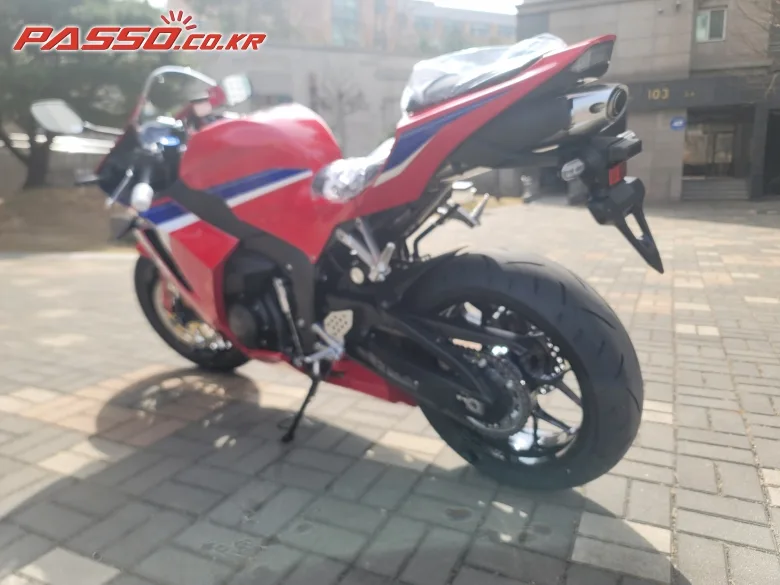 혼다 CBR 600 RR 2025 레드 사진 2