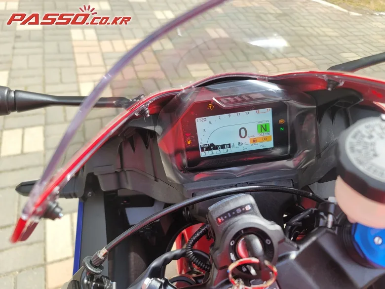 혼다 CBR 600 RR 2025 레드 사진 4