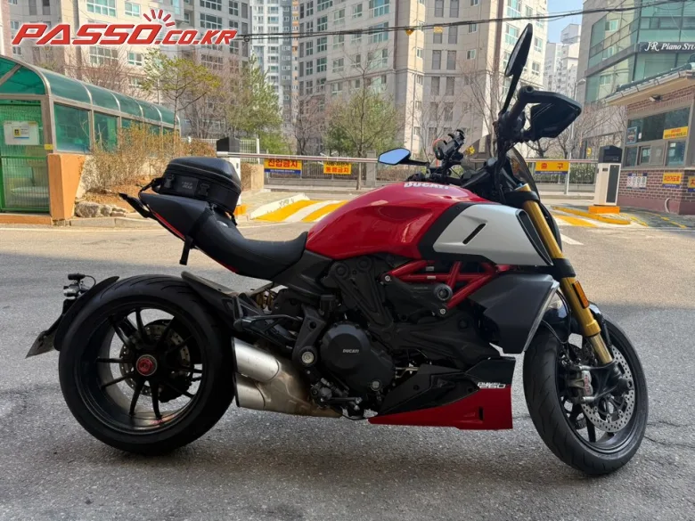 두카티 디아벨 1260S 2020 버건디 사진 1