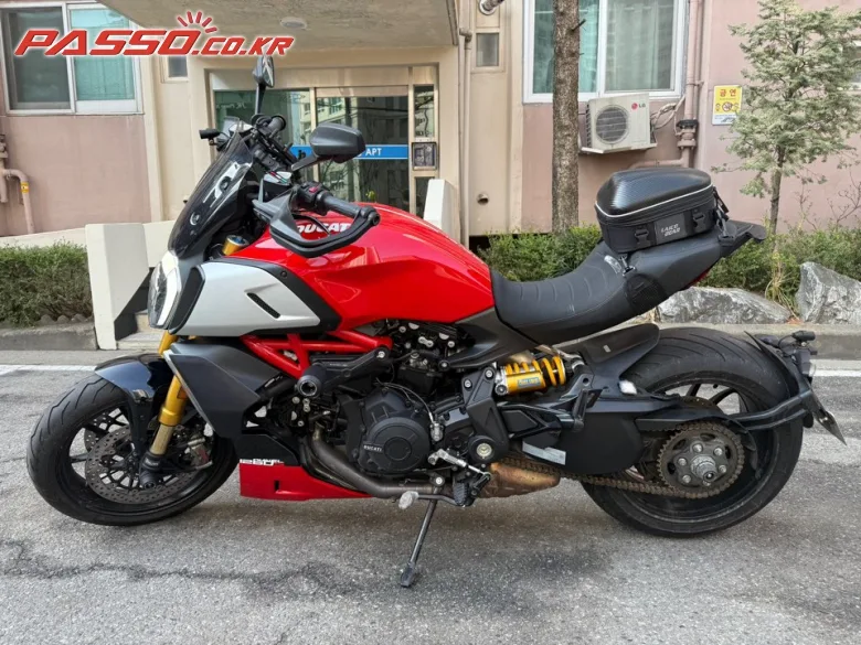 두카티 디아벨 1260S 2020 버건디 사진 2