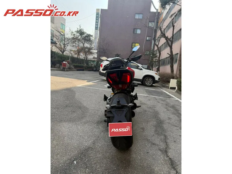 두카티 디아벨 1260S 2020 버건디 사진 3