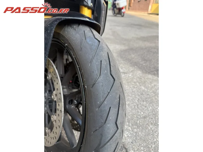 두카티 디아벨 1260S 2020 버건디 사진 6