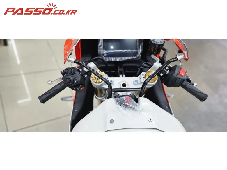 야마하 XSR 900 GP 2024 레드 사진 4