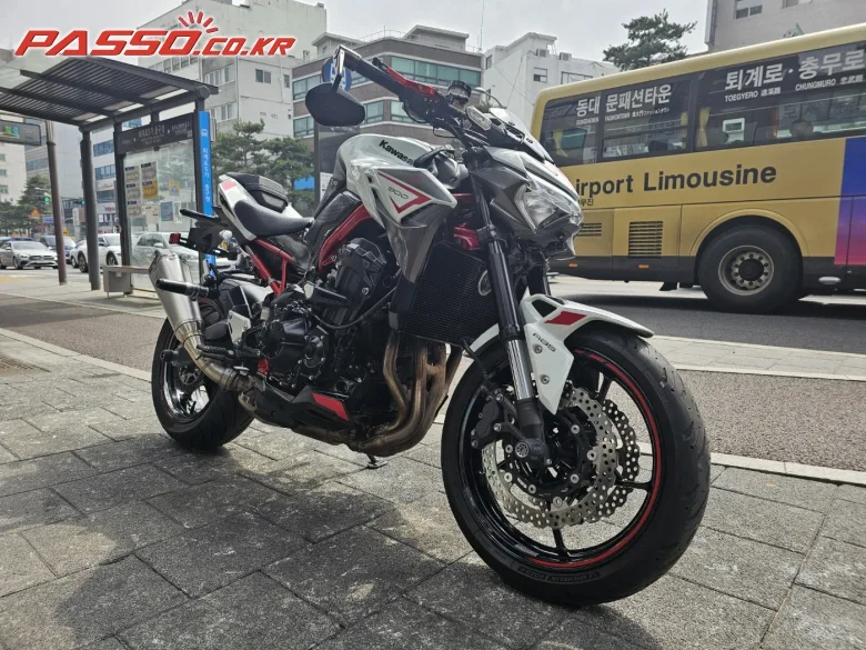 가와사키 Z900 2022 화이트 사진 3