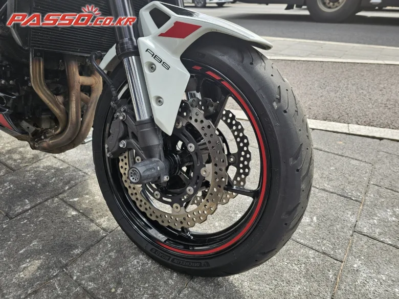 가와사키 Z900 2022 화이트 사진 4